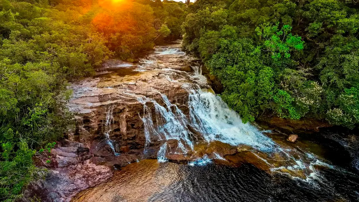 Passeio às Cataratas e Grutas de Presidente Figueiredo